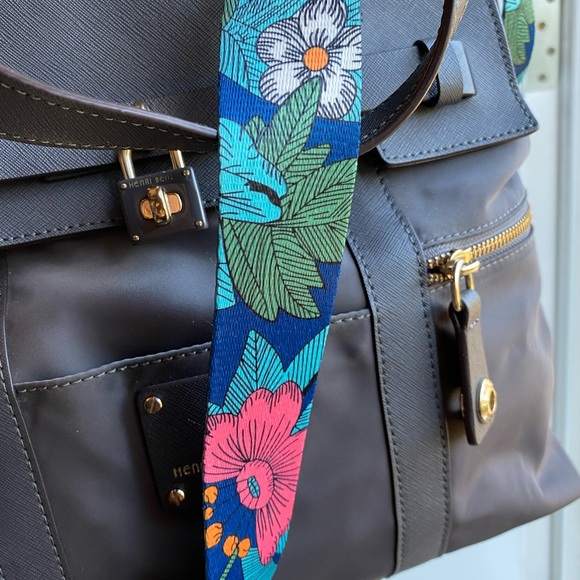 💕 Gently Loved Henri Bendel Jetsetter Convertible Bag in Gray ✨ - Picture 10 of 15